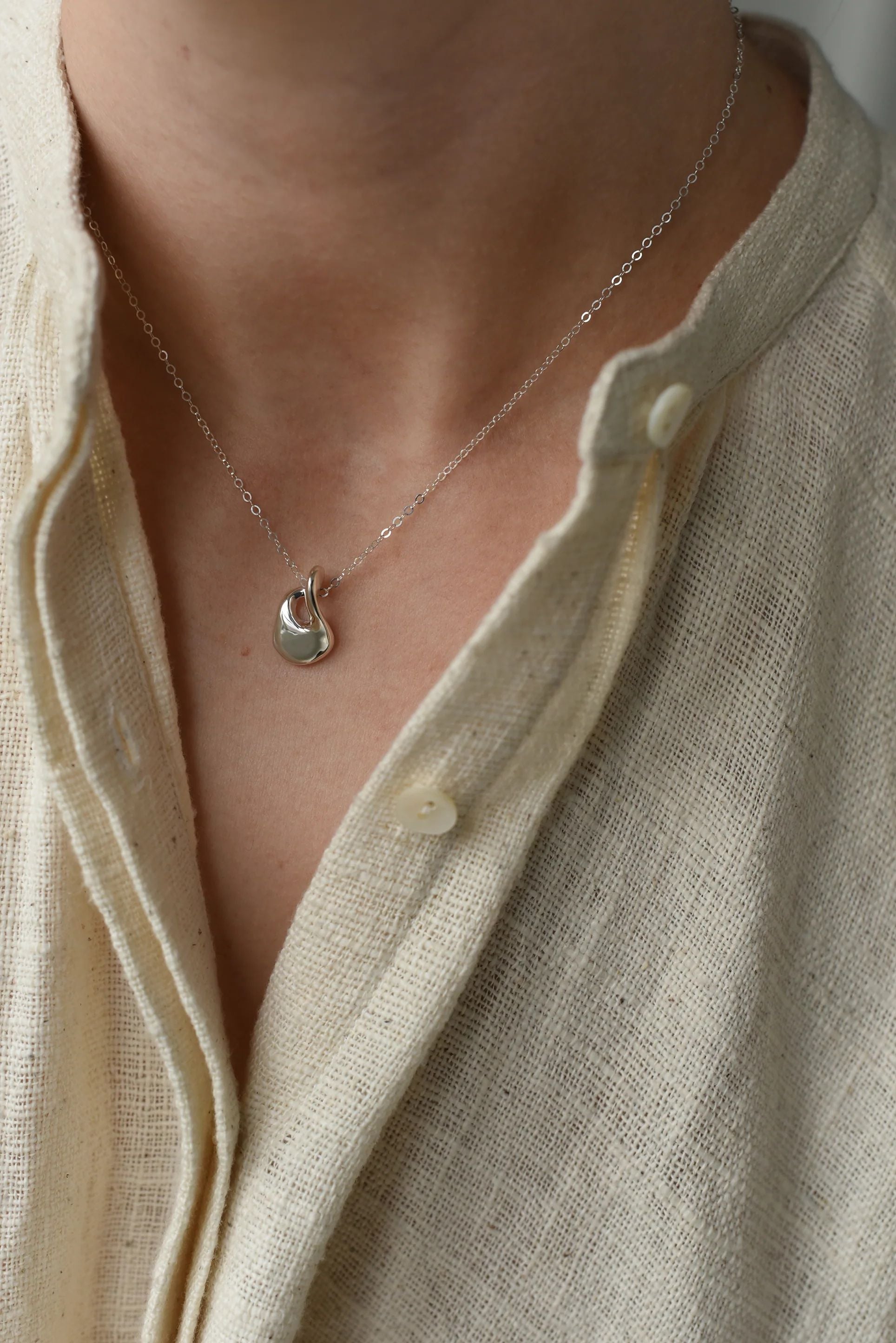 8.6.4 Organic Shape SS Necklace