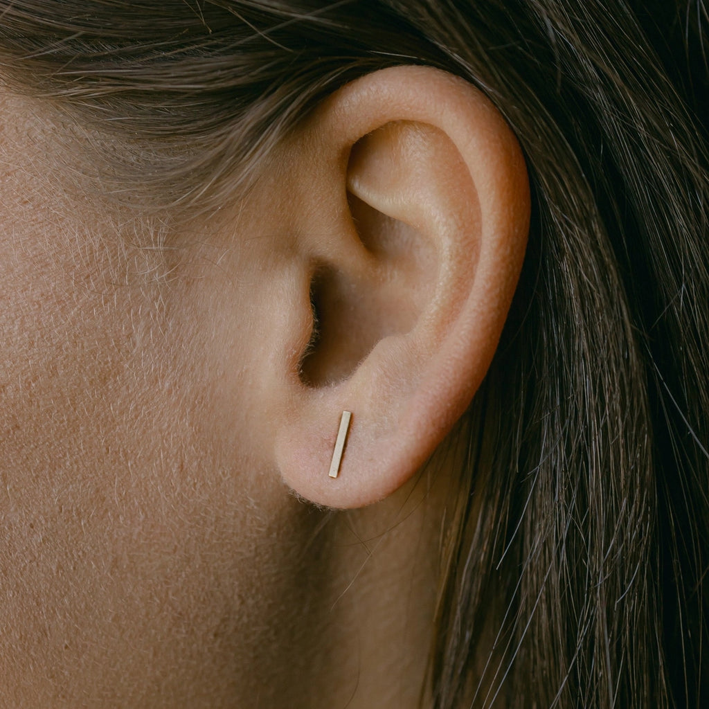 Ofina 14k Solid Gold Flat Bar Studs