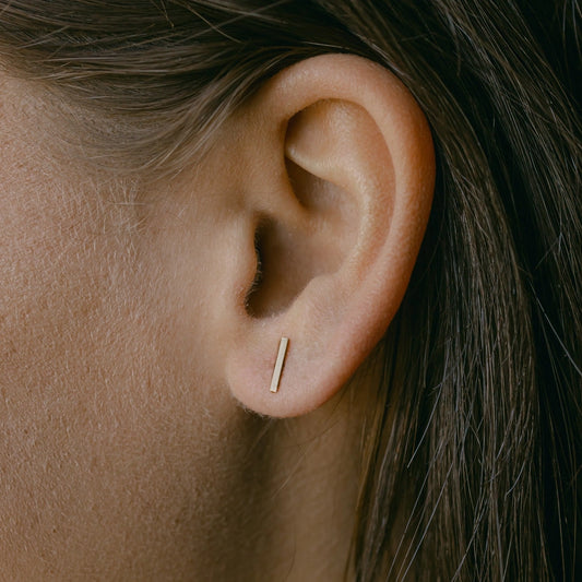 Ofina 14k Solid Gold Flat Bar Studs
