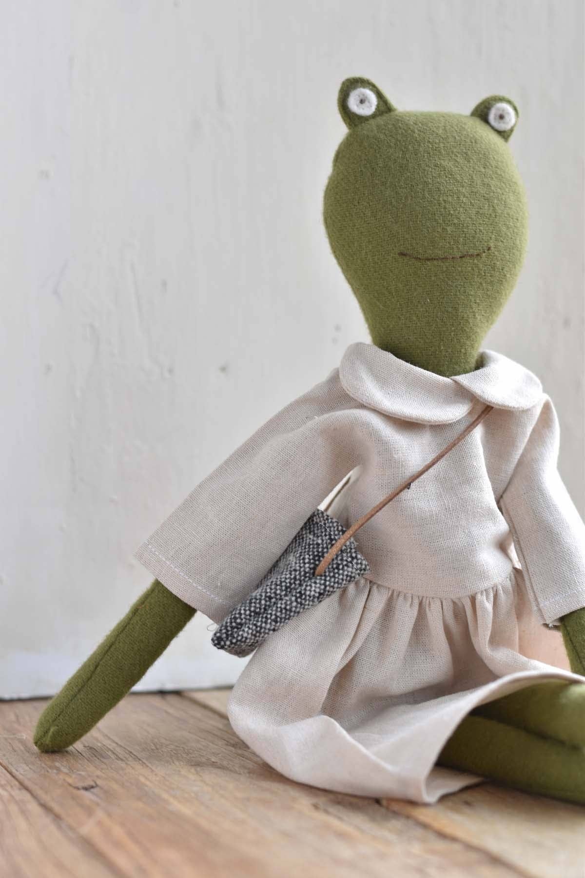 Woolgrass Fern the Frog-Oat Linen Dress